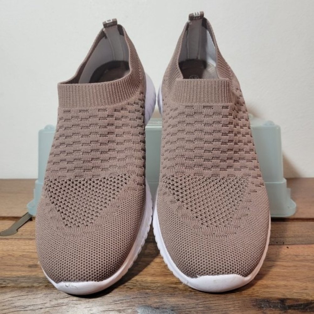 Tiosebon Unisex slip on knitted walking shoes Size 41 (women's 9.5 and men's 8)